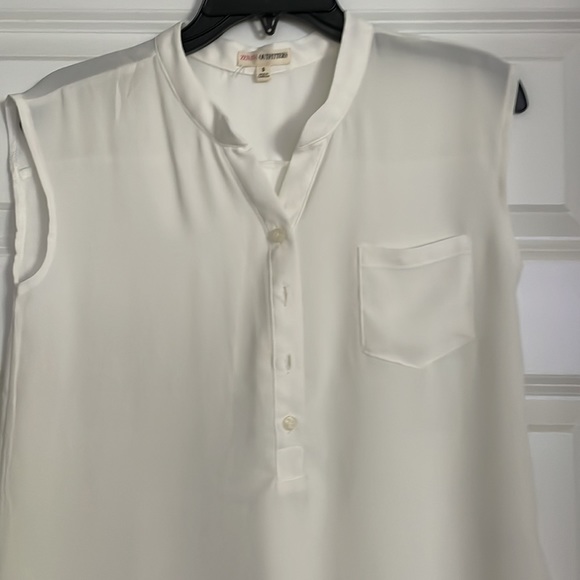 White stylish blouse - Picture 3 of 4